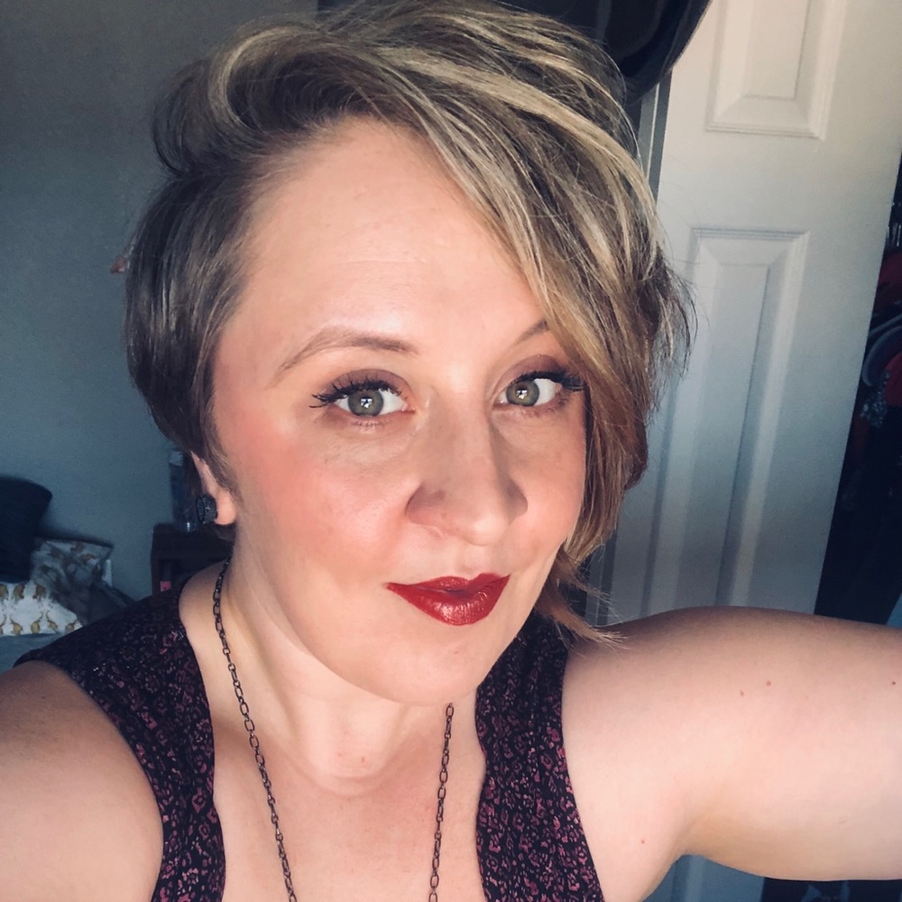 Meet your Posher, Caitlin